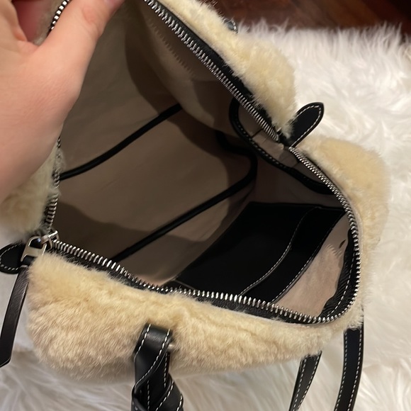 [SOLD] Celine Shearling Soft Cube Bag Cream Beige w. Black Leather White Stitch - Picture 6 of 15